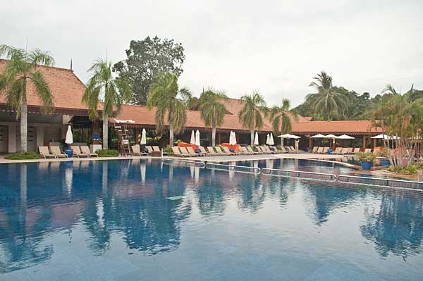 Ein Blick auf die Pools mit Restaurants und Tagungsr�umen im Hintergrund... 