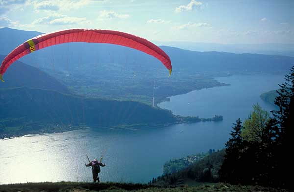 Mit dem Gleischirm �ber die Rhone