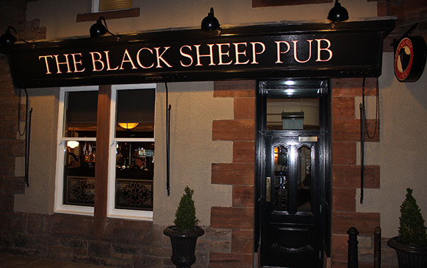 Bild: "The Black Sheep" Pub des Royal Hotels
