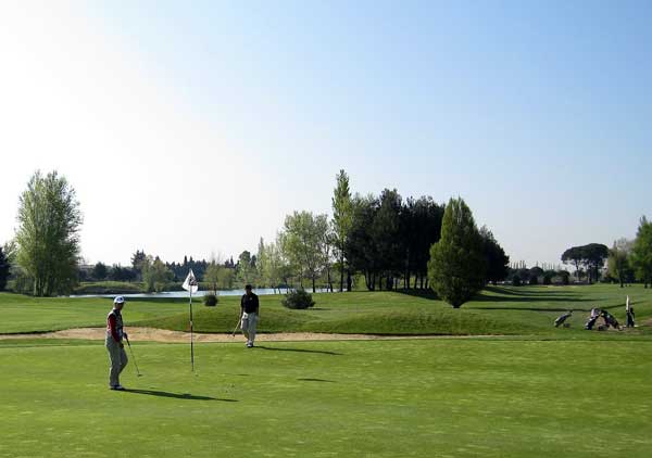 Auf dem Golfpatz in Avignon